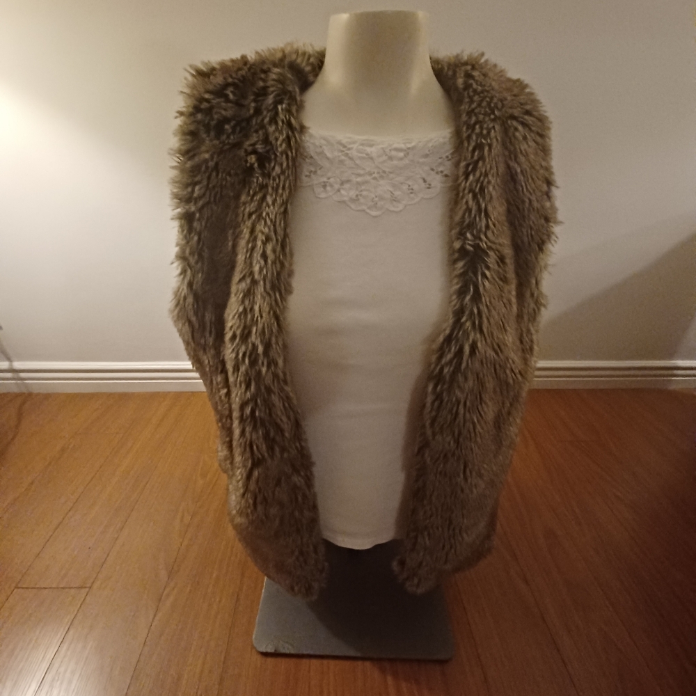 Faux fur vest Brown Neutral Minamalist Cozy Chunky Soft